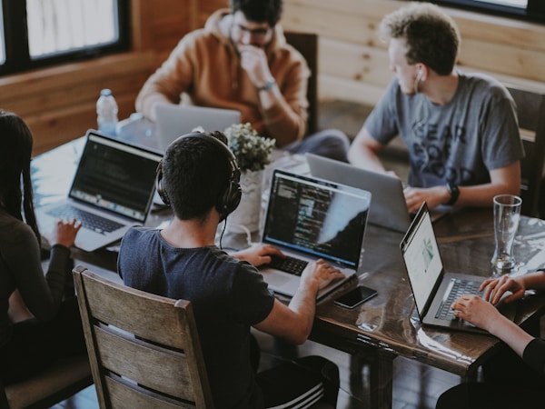 Employer branding video - team op werkplek